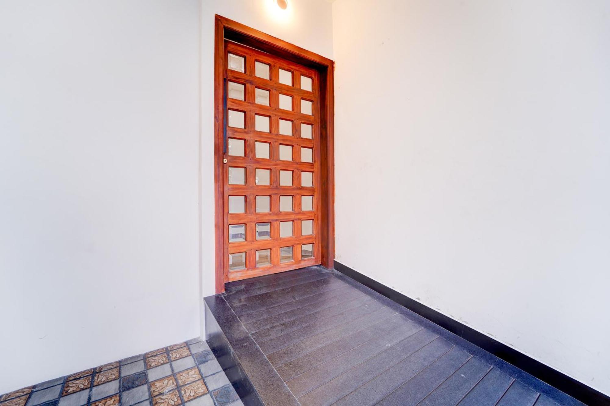 Super Hotel O Gandhi Nagar Near South Railway Backgate Kochi Dış mekan fotoğraf