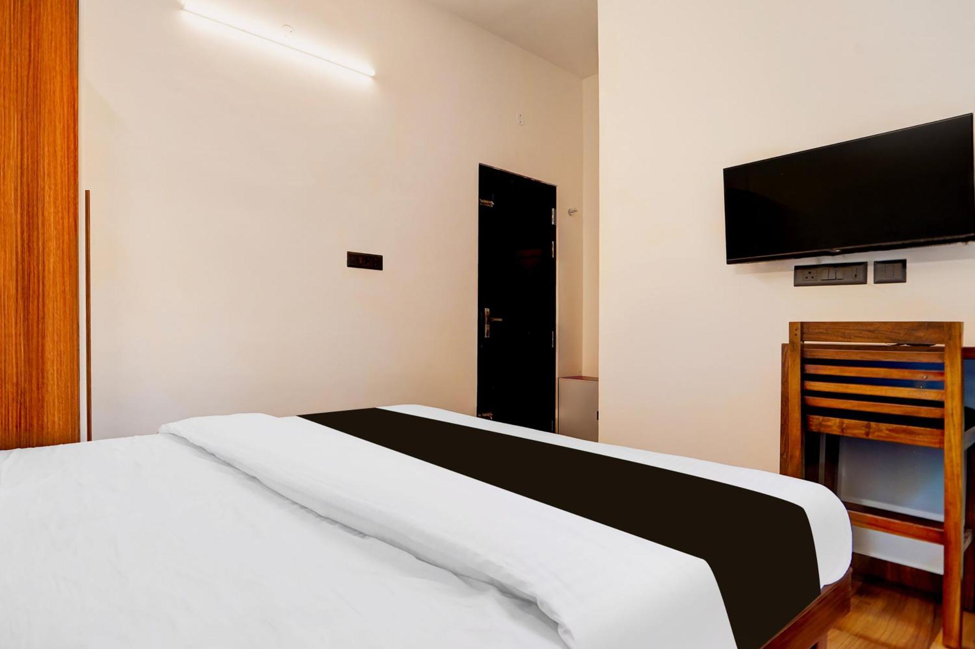 Super Hotel O Gandhi Nagar Near South Railway Backgate Kochi Dış mekan fotoğraf