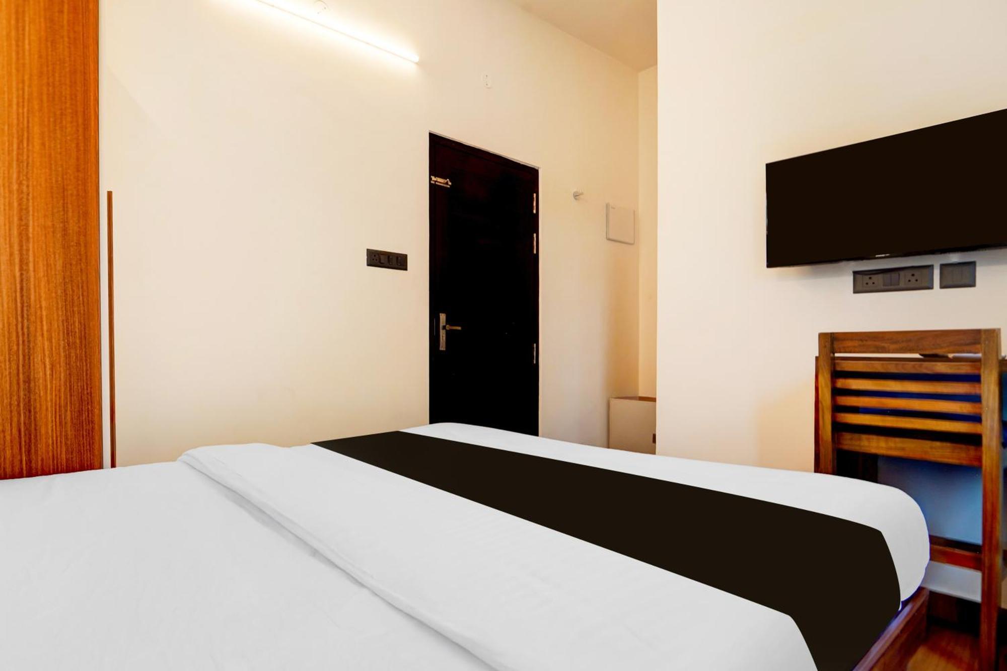 Super Hotel O Gandhi Nagar Near South Railway Backgate Kochi Dış mekan fotoğraf